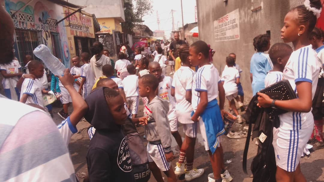 L'enfant toujours au centre de l'action de la Compagnie Théâtre des Intrigants.